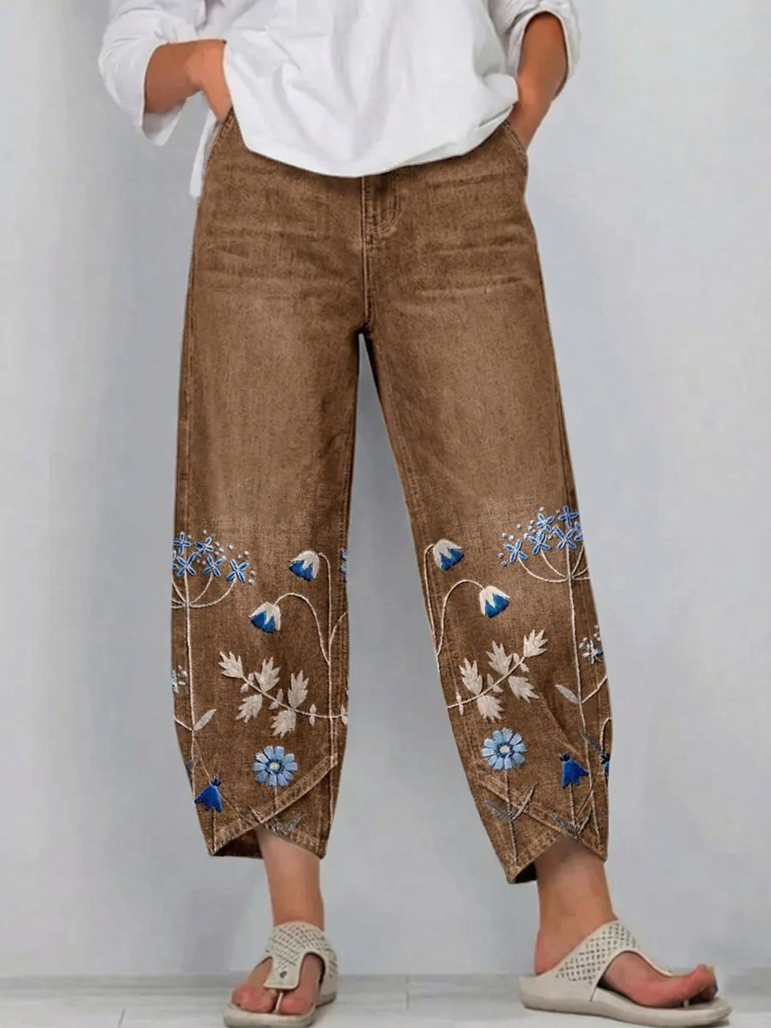 Stylish women's casual floral print bohemian pants, offering everyday comfort and relaxed style.