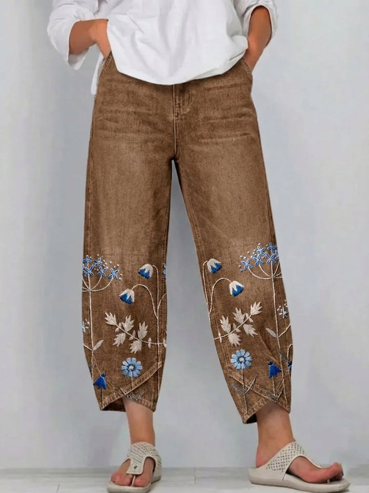 Stylish women's casual floral print bohemian pants, offering everyday comfort and relaxed style.