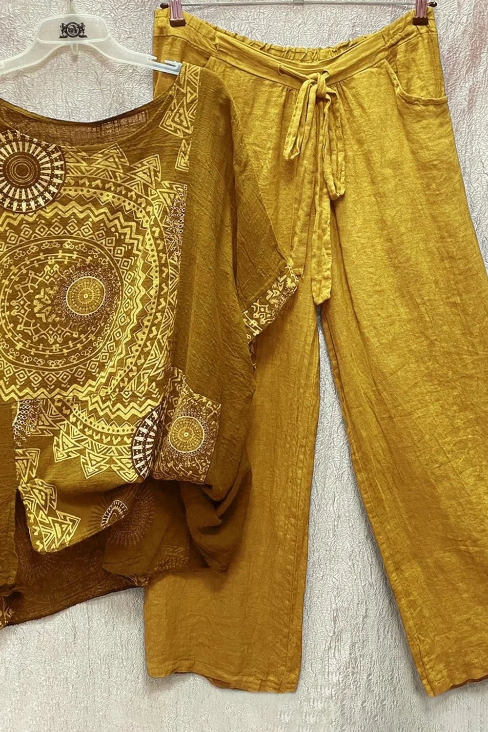 Women's boho mandala print two-piece set: sleeveless top & wide-leg drawstring pants. Perfect for summer casual.