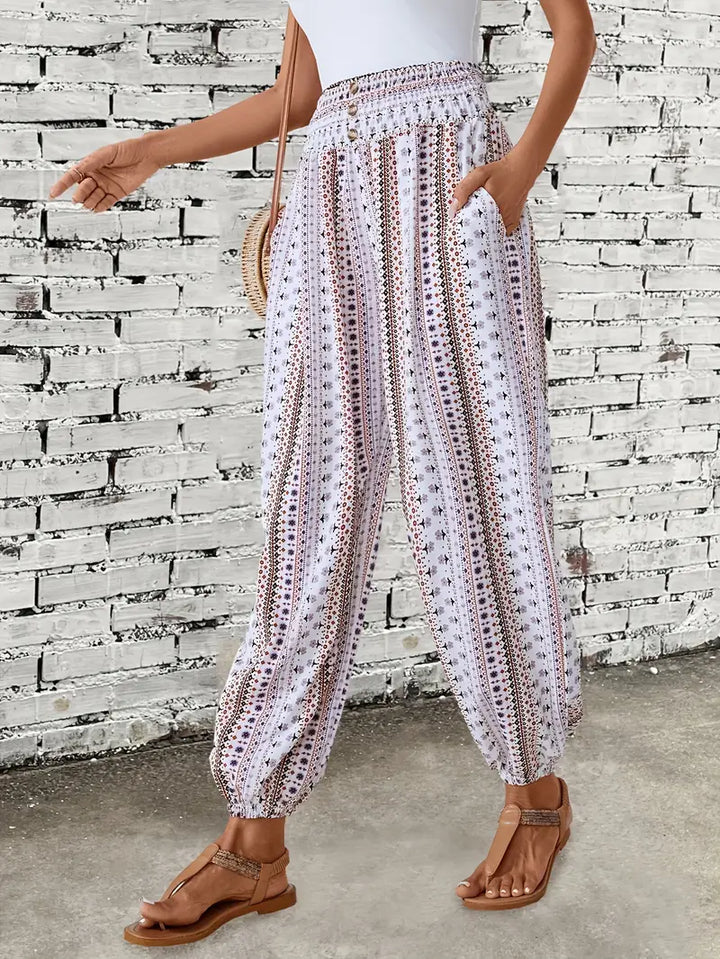 Comfortable women's boho print wide leg pants featuring an elastic waist for a relaxed fit, perfect for summer.