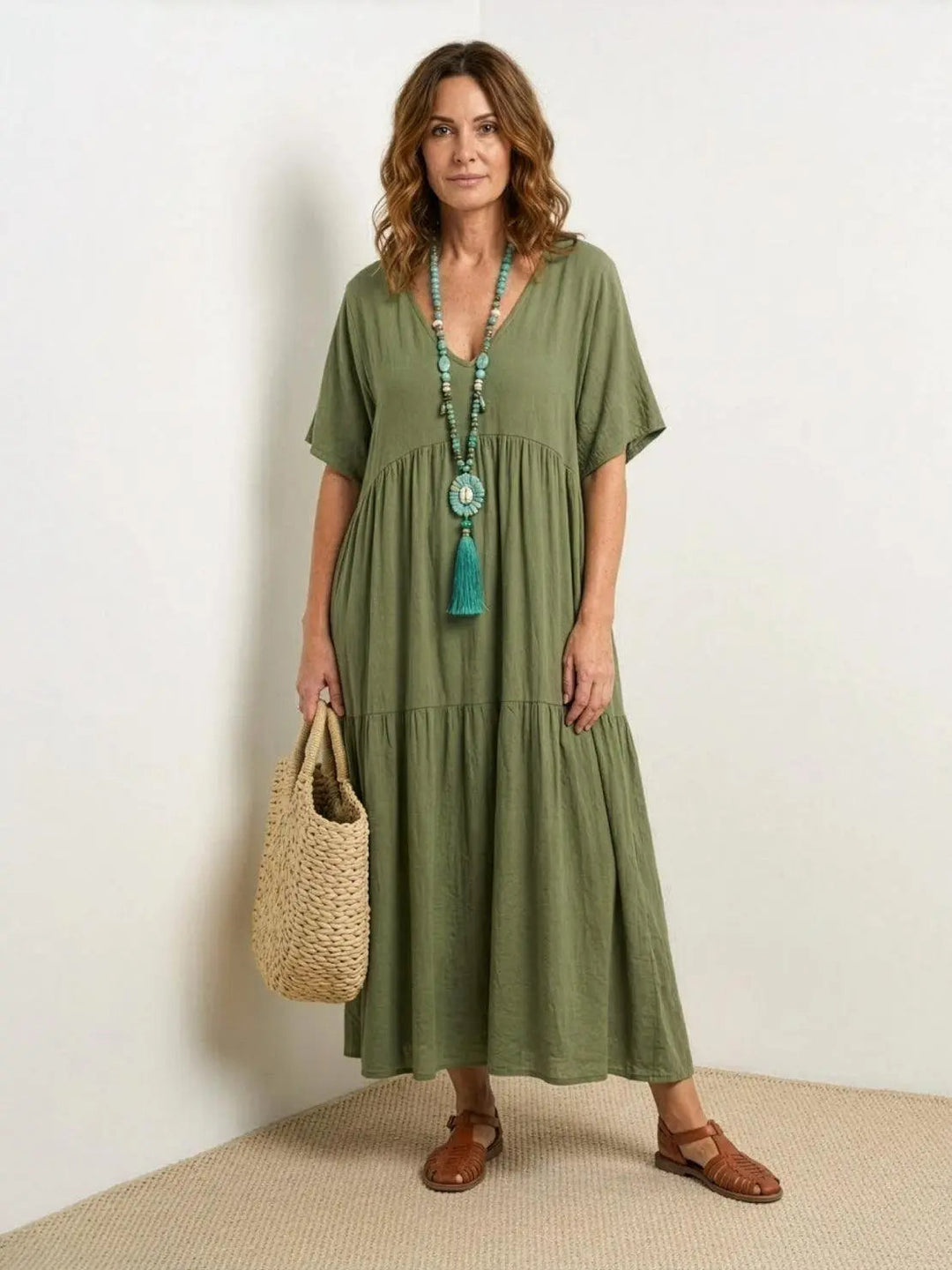 Flowy bohemian women's maxi dress, V-neck, short sleeves, ideal for casual wear.