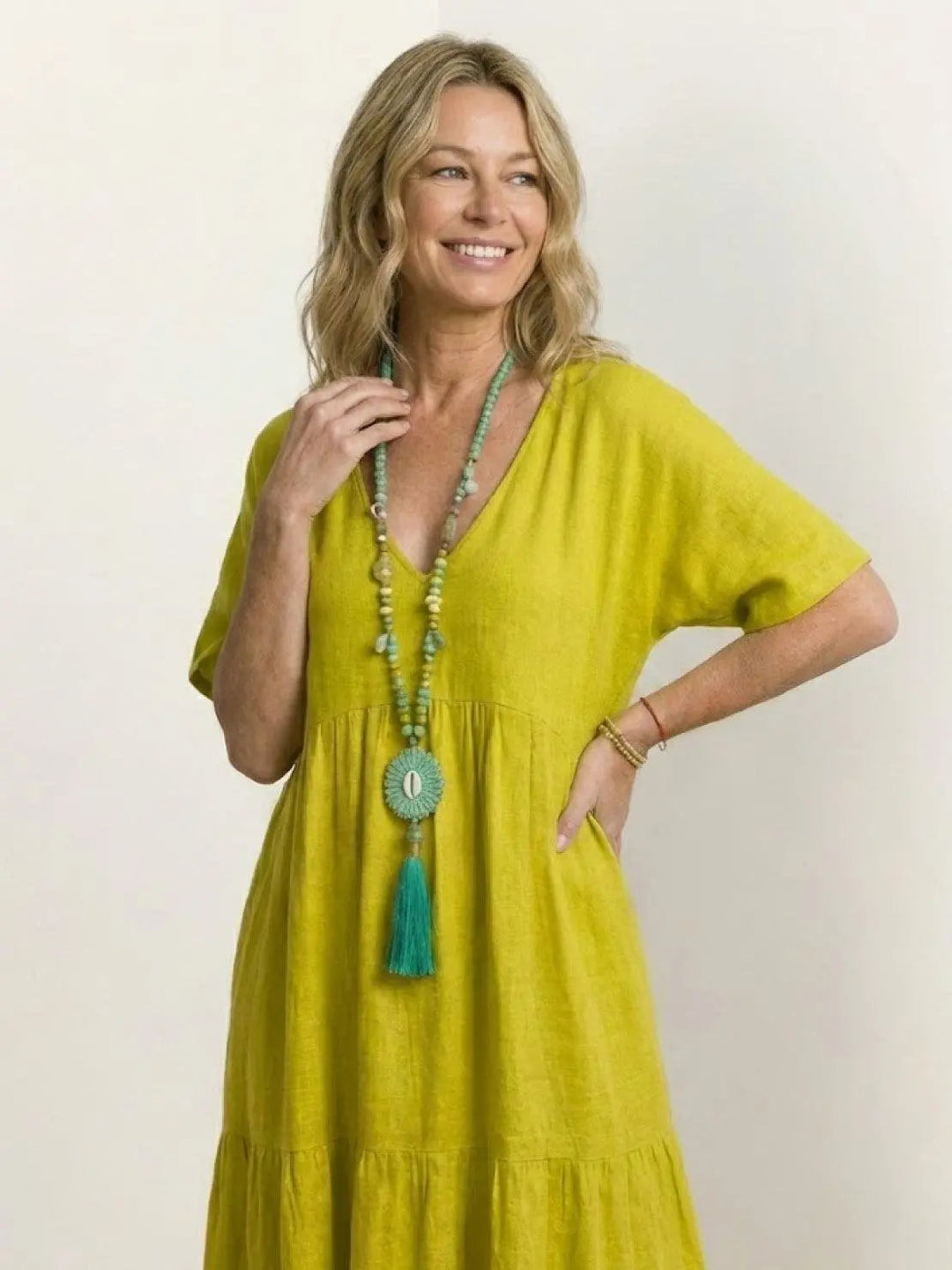 Casual women's maxi dress, V-neck, short sleeves, tiered, flowy, for ultimate comfort.