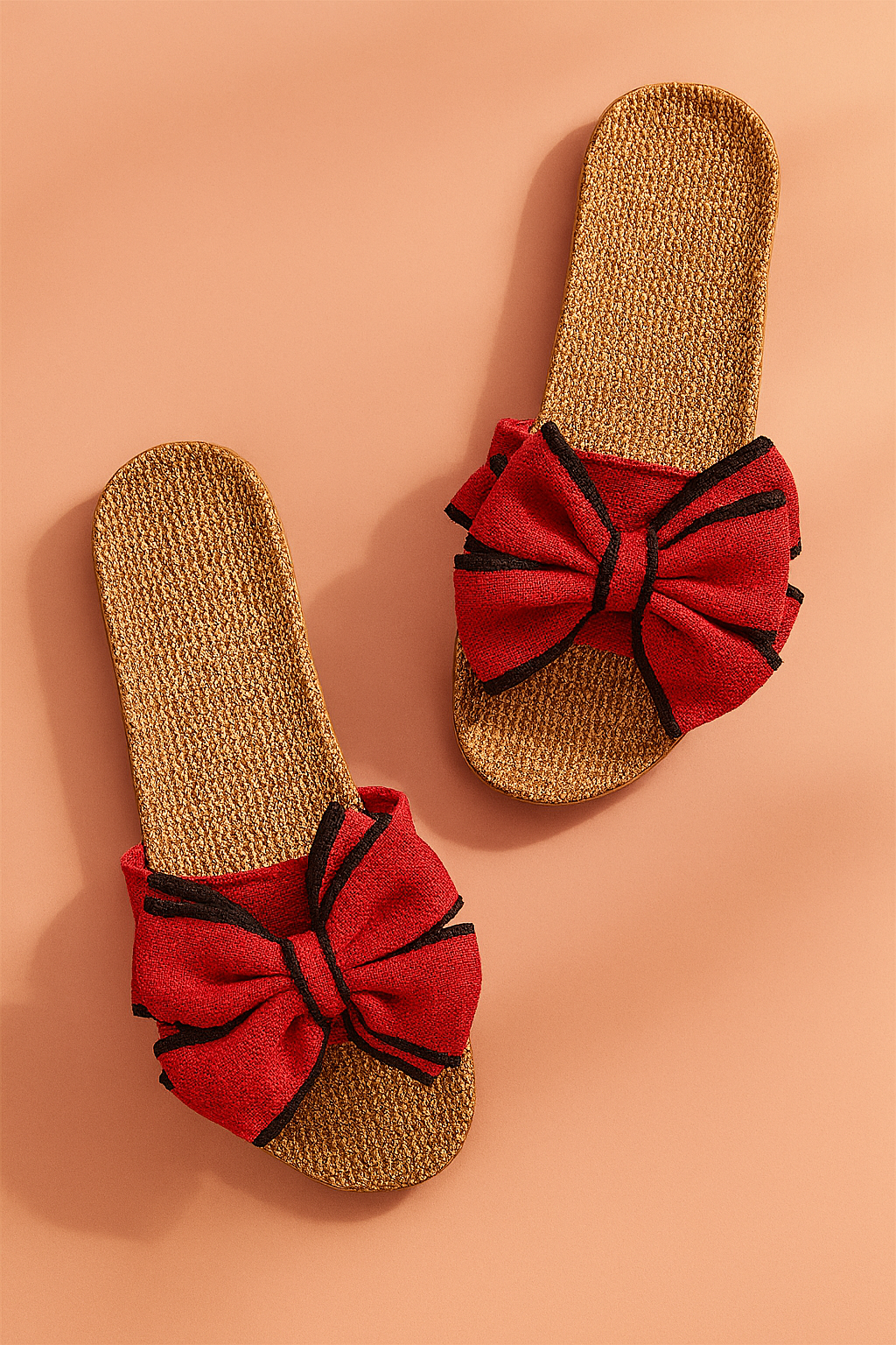 Stylish women's open-toe bow slide sandals for beach holidays and warm weather comfort.