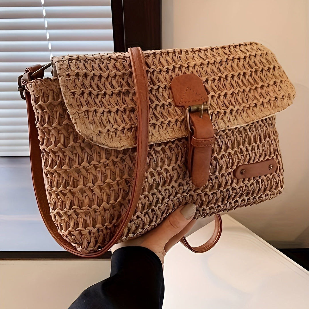Stylish women's braided straw shoulder bag. Adjustable strap for versatile beach, holiday, & casual wear.