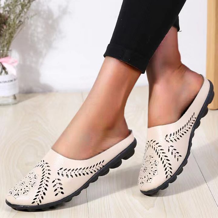 Comfy women's slippers, super lightweight and breathable. Great for indoor lounging or outdoor casual wear.