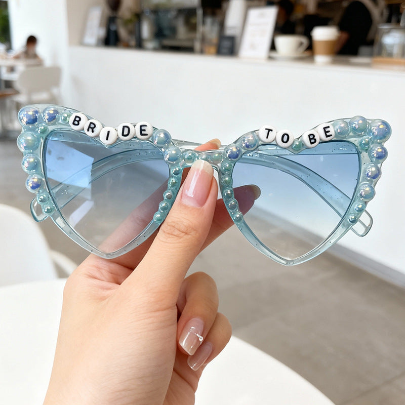 Glamorous cat-eye bridal party sunglasses. Pearl details, perfect 'Bride To Be' accessory for bachelorette & wedding celebrations. UV400.