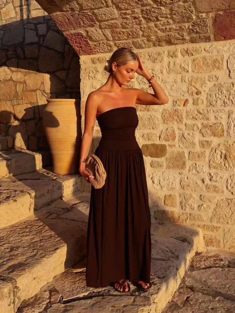Elegant women's brown strapless long dress with pleats, ideal for summer evenings.
