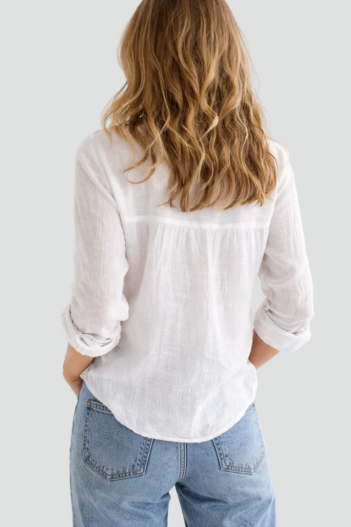 Casual women's button-front shirt with a relaxed, loose fit. An elegant long sleeve top for smart casual occasions.