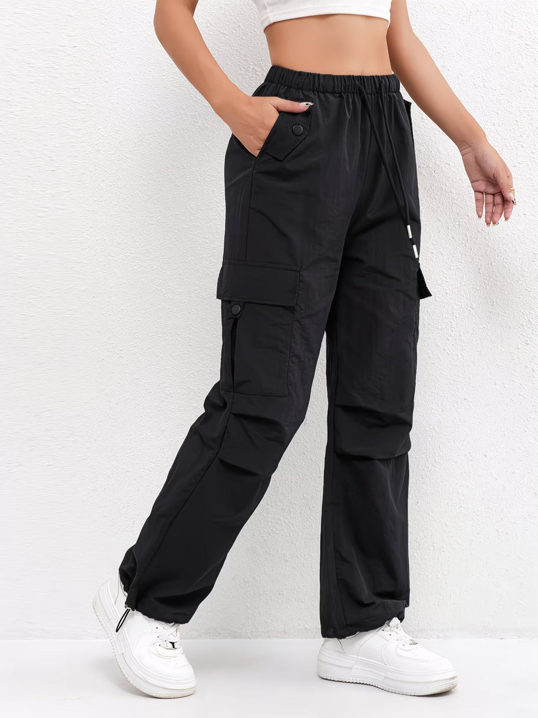 Stylish women's utility cargo pants featuring functional multi-pockets & adjustable drawstring, ideal for travel.