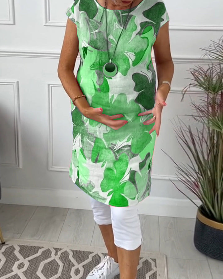 Beautiful floral printed dress for women, knee-length, perfect casual summer fashion.