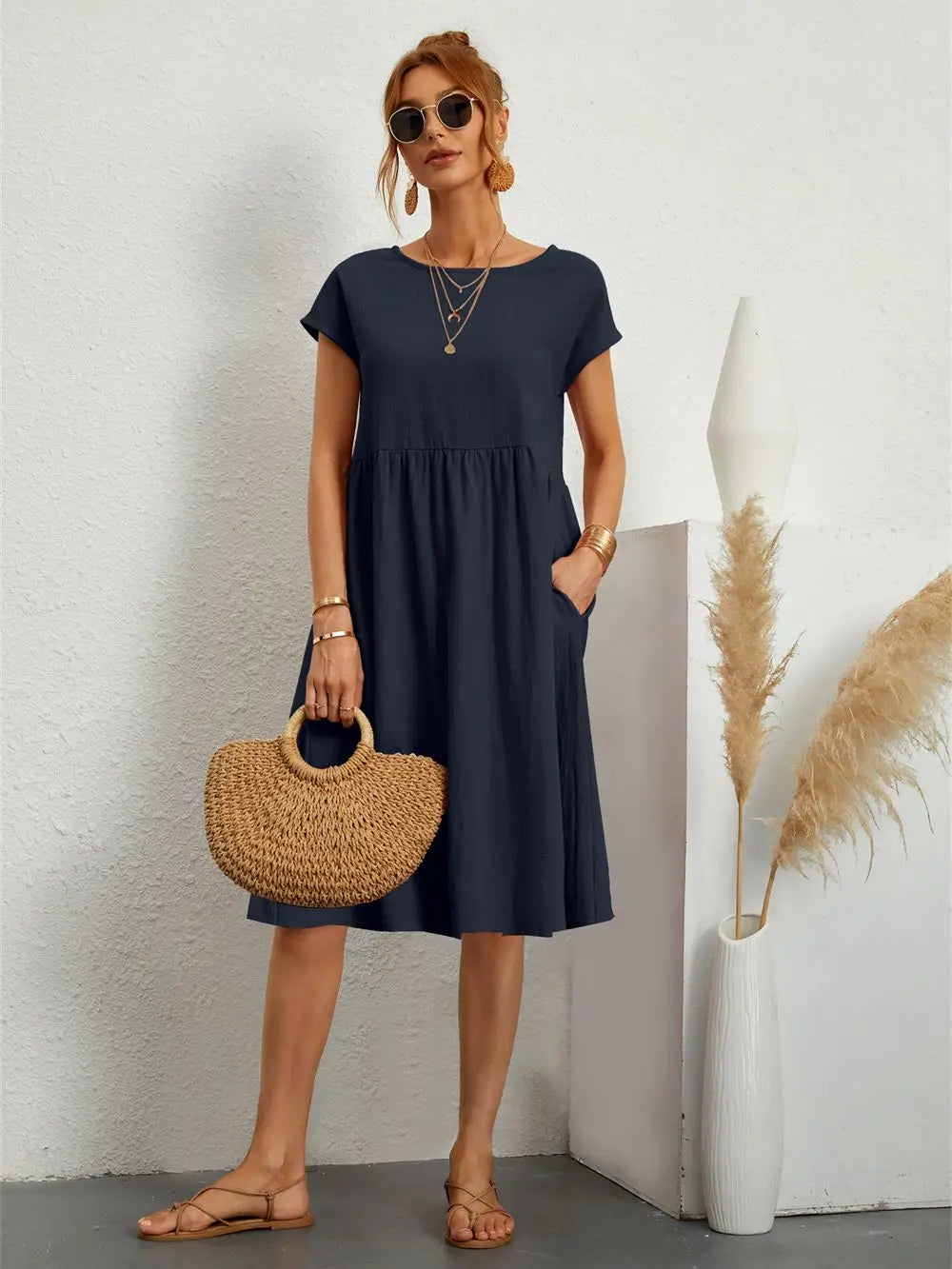 Women's midi dress, casual and comfortable, featuring useful side pockets for versatile wear.