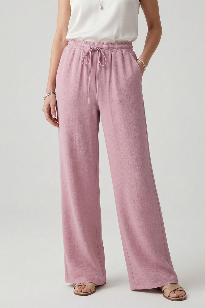Flowy women's palazzo pants with elastic drawstring waist & practical side pockets. Ideal for casual wear.