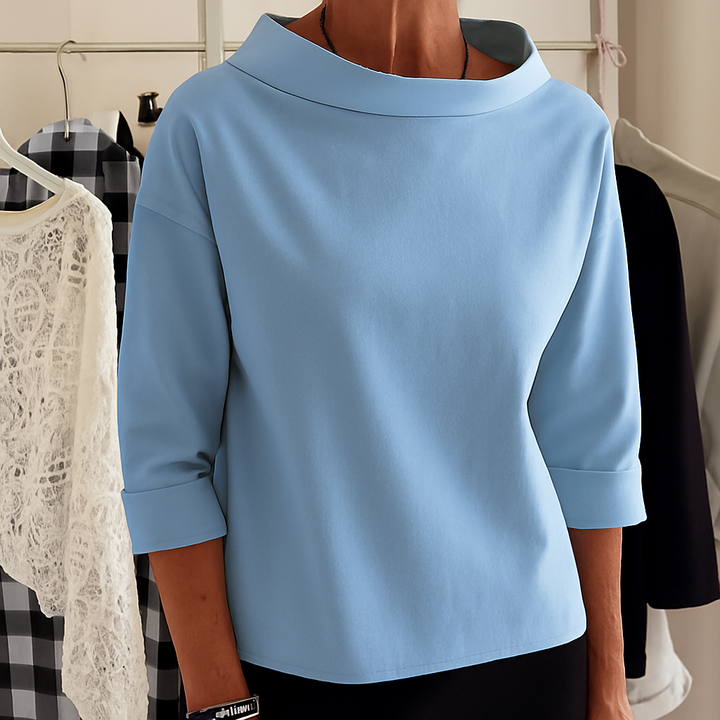 Soft women's pullover sweatshirt, ideal for spring & autumn. Comfortable, relaxed fit casual top with long sleeves.