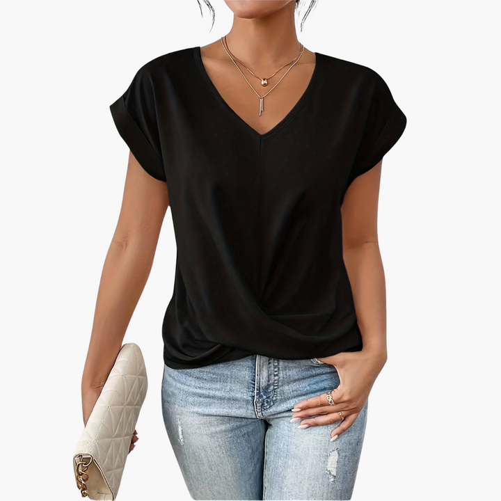Stylish women's heart neckline t-shirt, a versatile casual top for spring and summer everyday wear.