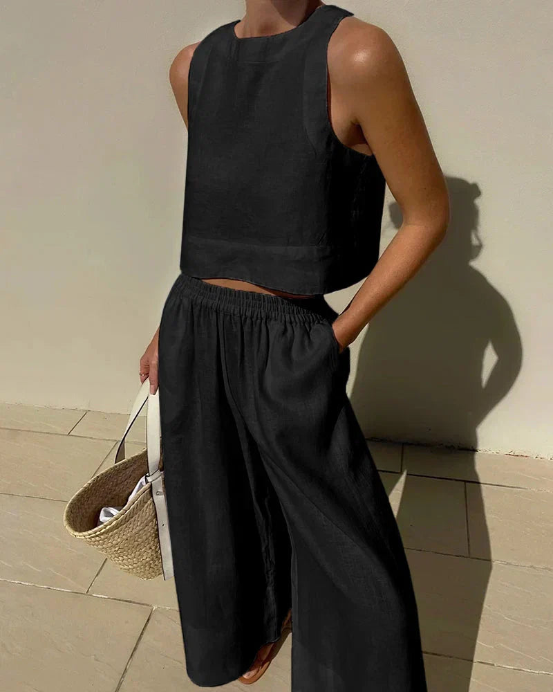 Versatile women's casual sleeveless capri set. Modern silhouette, perfect for effortless summer fashion & everyday wear.