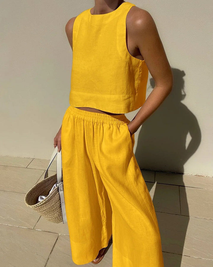 Stylish two-piece women's casual outfit: sleeveless top & capri pants. Ideal for summer, travel & relaxed comfort.