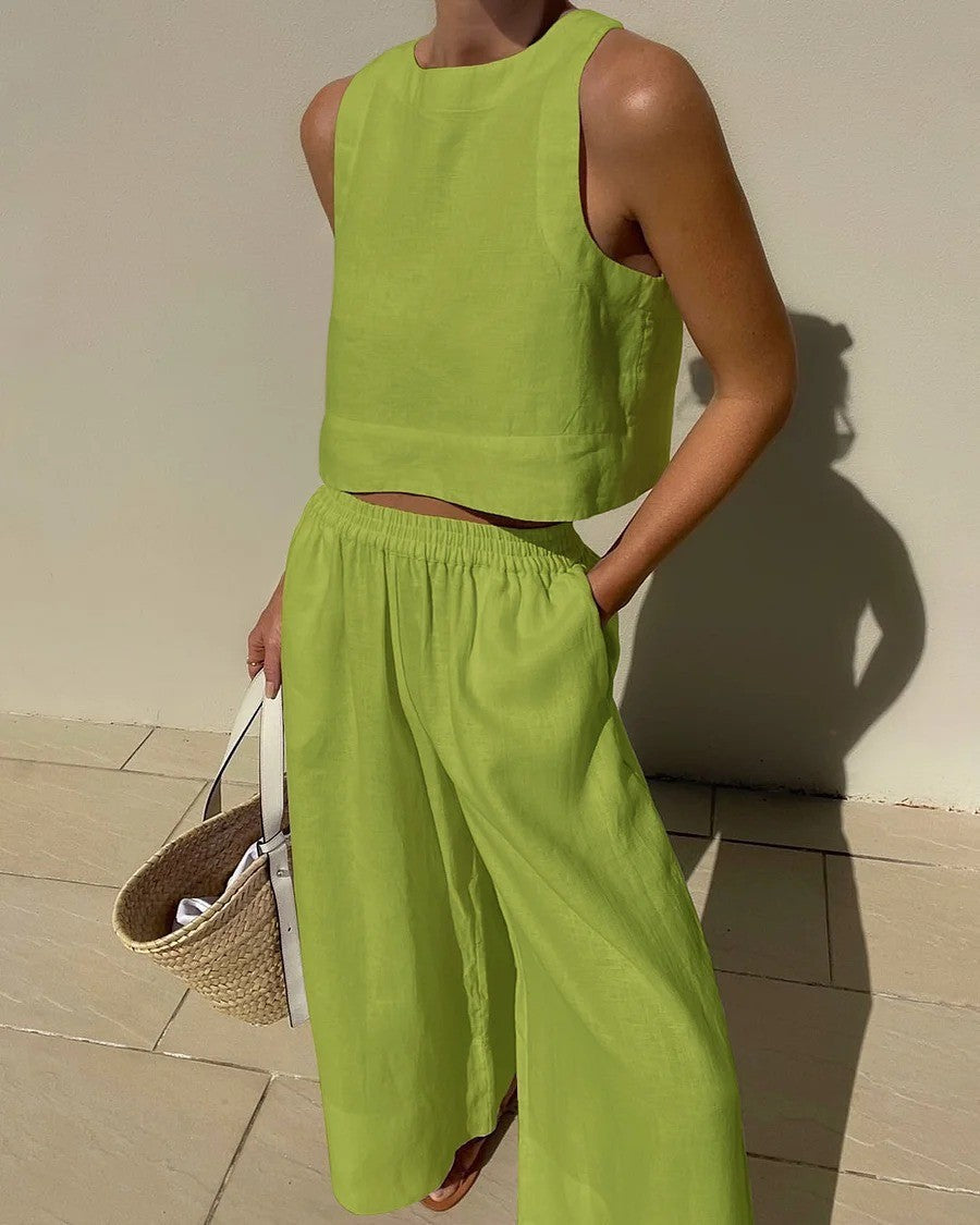 Effortless women's casual sleeveless capri set. Relaxed fit, modern summer outfit for ultimate comfort & versatility.