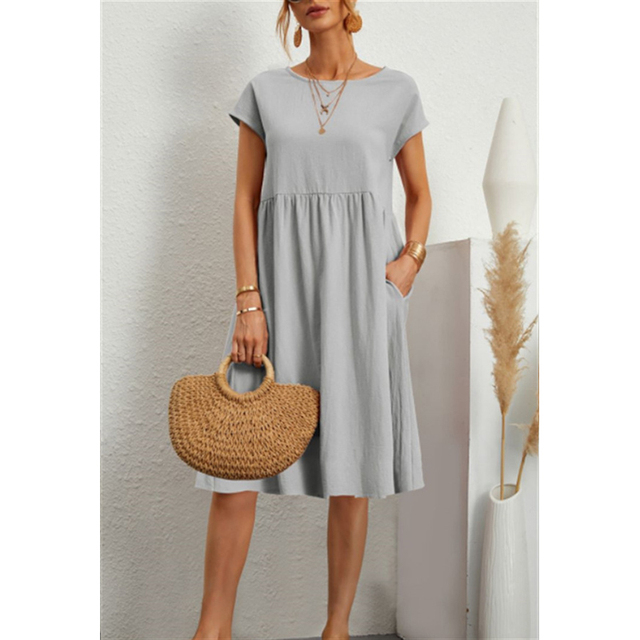 Chic & versatile women's summer midi dress, great for casual occasions with a comfortable fit & pockets.