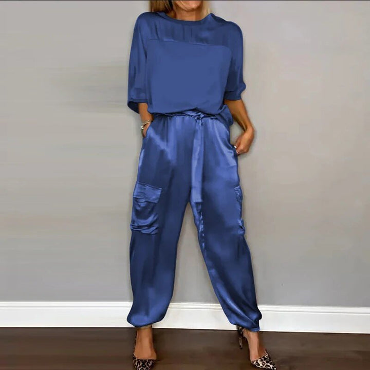 Comfortable women's two-piece casual set, versatile straight-leg utility trousers and top. Perfect for daily wear.