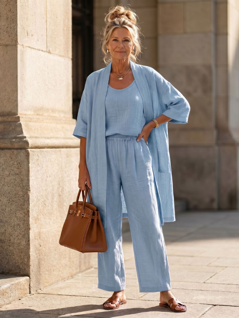 Fashionable women's 3-piece set, perfect for an everyday stylish and comfortable look.