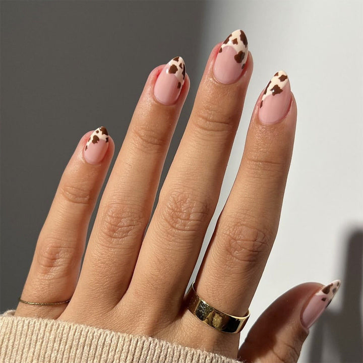 Women's chic animal print press-on nail set. Fashionable fake nails with glamorous design for easy application.