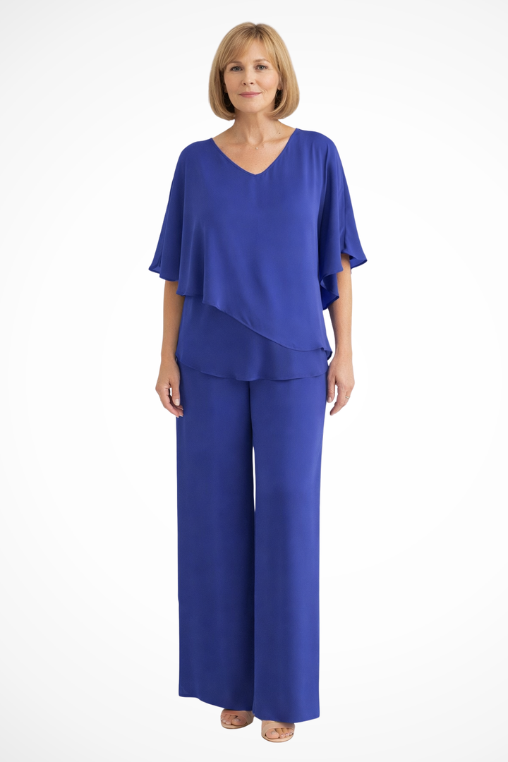 Casual women's two-piece set featuring a batwing top and comfortable wide leg trousers. Versatile.
