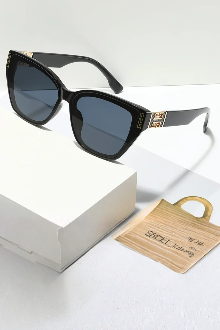 Chic women's cat eye sunglasses for a sophisticated look, with stylish gold details.