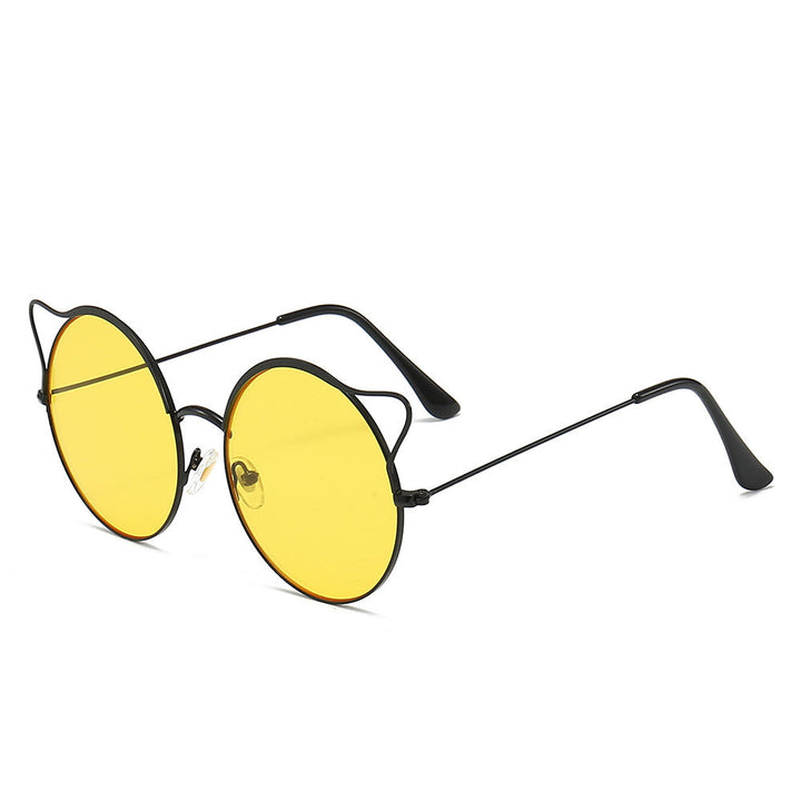 Elegant women's cat-eye sunglasses with vibrant mirrored lenses. A must-have chic accessory.