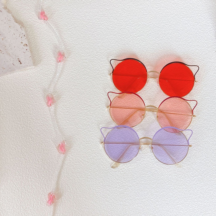 Stylish women's cat-eye sunglasses with mirrored UV protection lenses. Lightweight & perfect for summer.