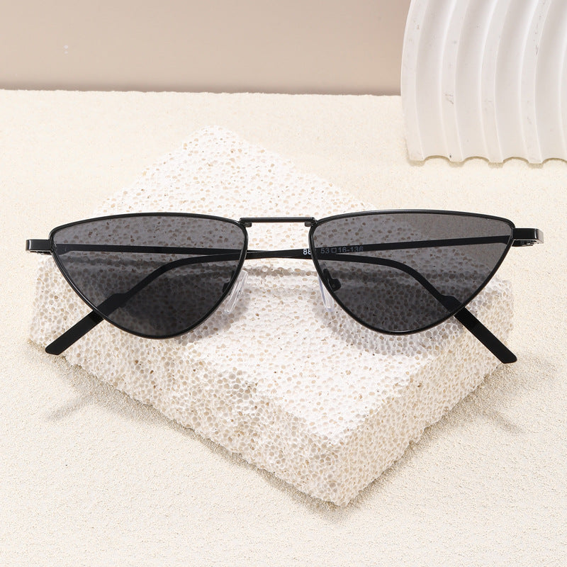 Modern chic cat-eye sunglasses, women's eyewear offering UV400 protection and a glamorous accessory.