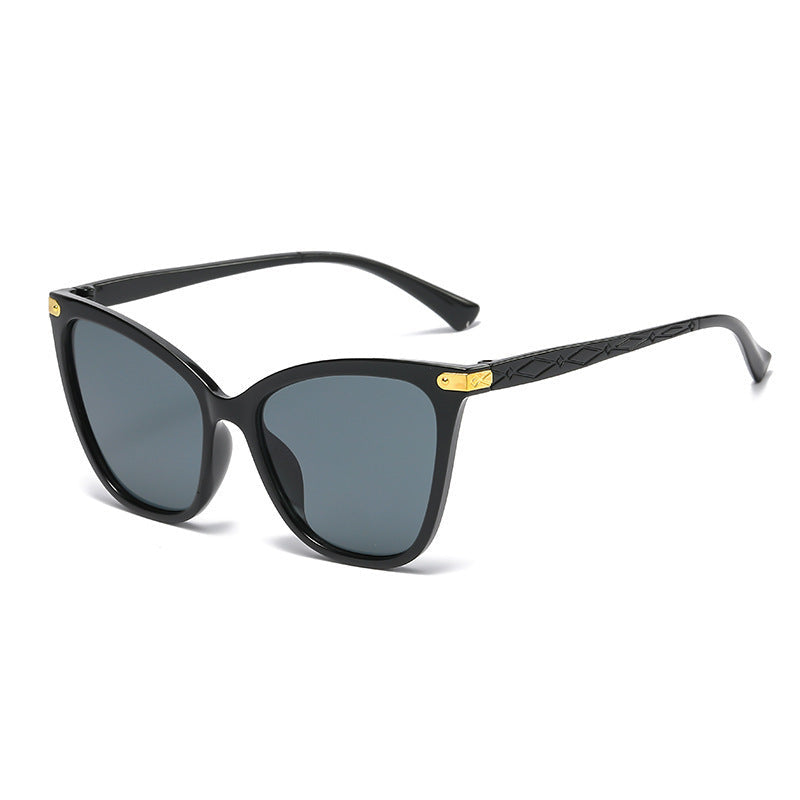 Women's chic cat-eye sunglasses with vintage style frames, perfect for summer fashion & UV protection.