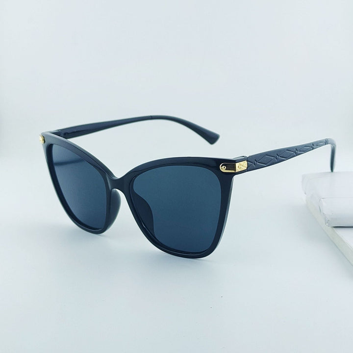Retro cat-eye women's sunglasses with elegant frames, perfect for stylish UV protection.