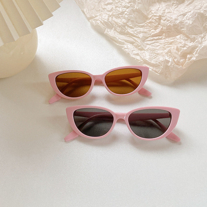 Women's chic cat-eye UV protection sunglasses. Stylish eyewear, perfect fashion accessory for summer.