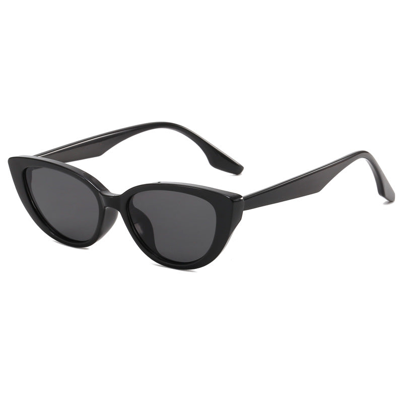 Stylish women's cat-eye sunglasses, offering maximum UV protection. Elevate your summer fashion.