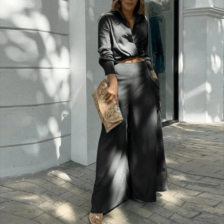 Elegant women's matching set: trendy crop top & comfortable wide-leg trousers. A perfect two-piece for spring style.