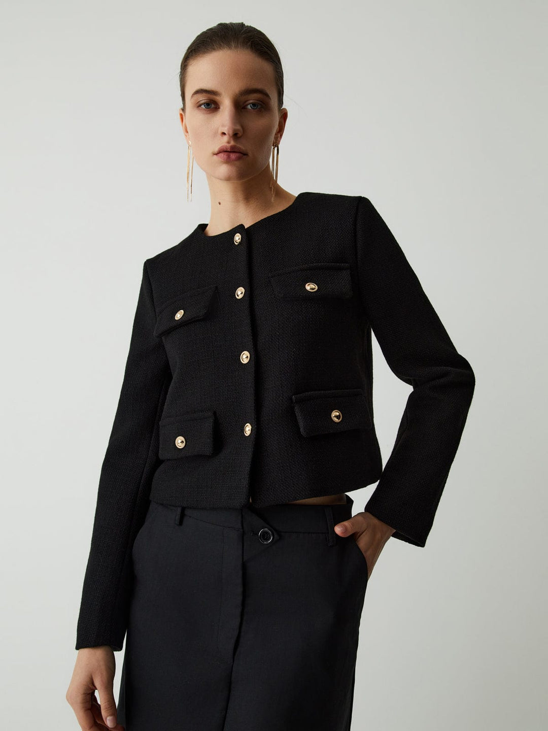 Elegant women's cropped blazer, ideal for business casual, fall fashion, and versatile outerwear.