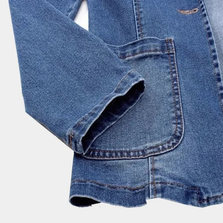 Elegant women's blue denim blazer jacket. Chic tailored outerwear, ideal for versatile spring and autumn fashion.