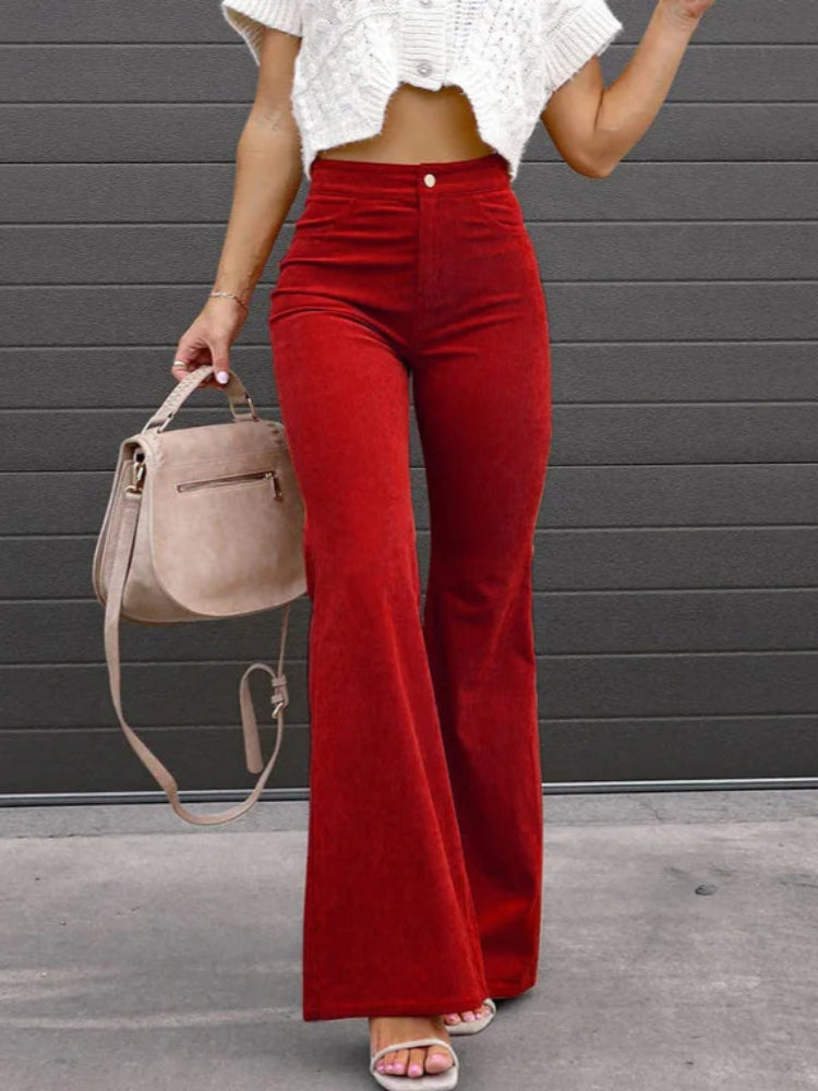 Flattering high-waisted flare pants for women, a trendy and essential piece for stylish bottoms.
