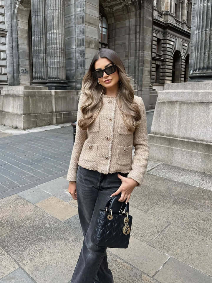 Stylish ladies' khaki cropped jacket featuring functional pockets, perfect for modern and versatile fashion.