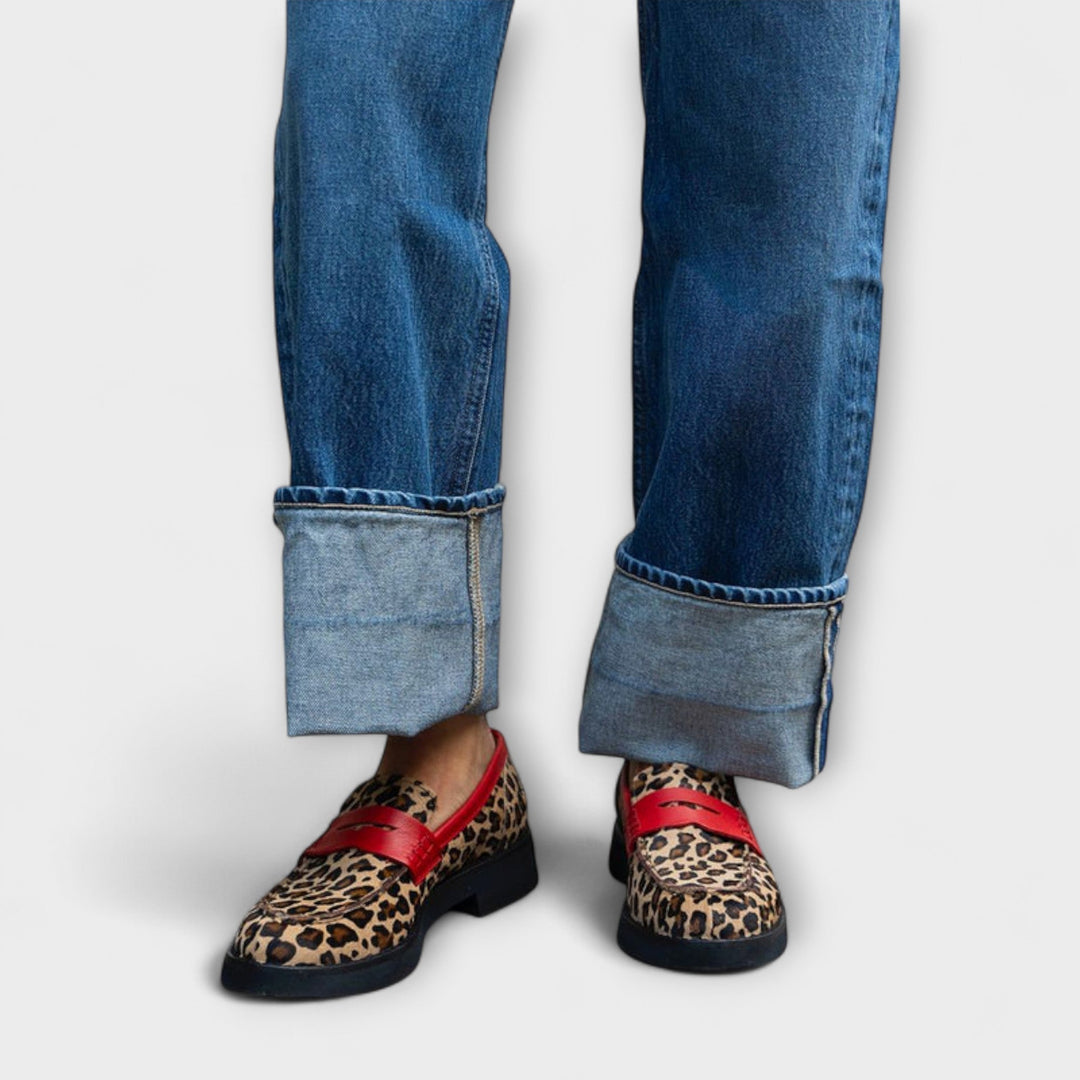 Women's chic leopard print slip-on loafers, comfortable flats with round toe for casual elegant footwear.
