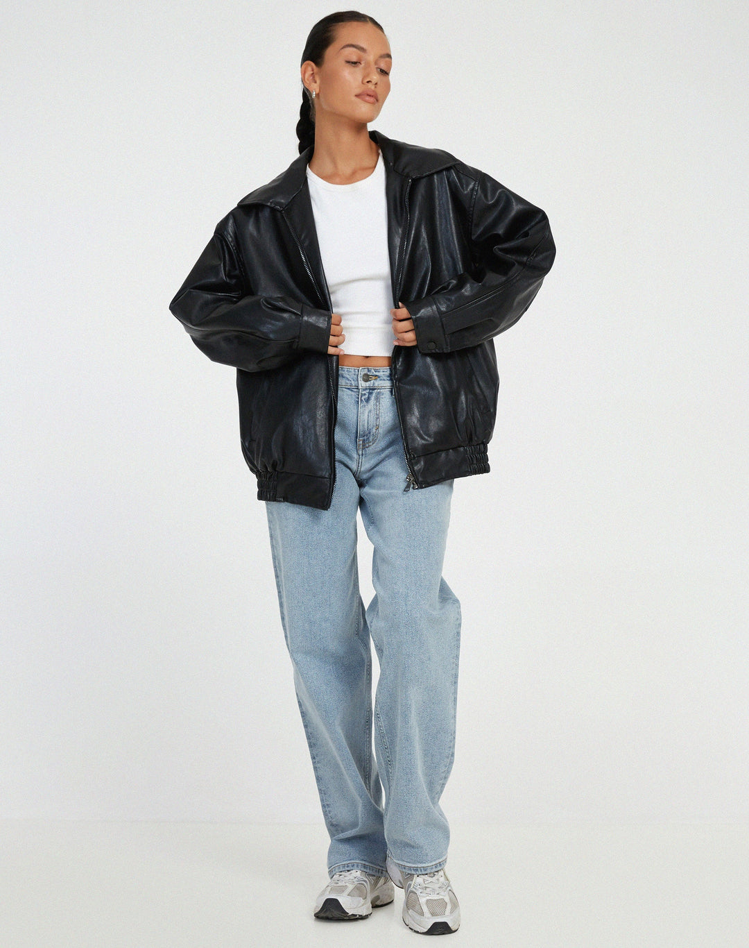 Stylish autumn/winter oversized women's jacket, a cozy and trendy outerwear choice for daily comfort.