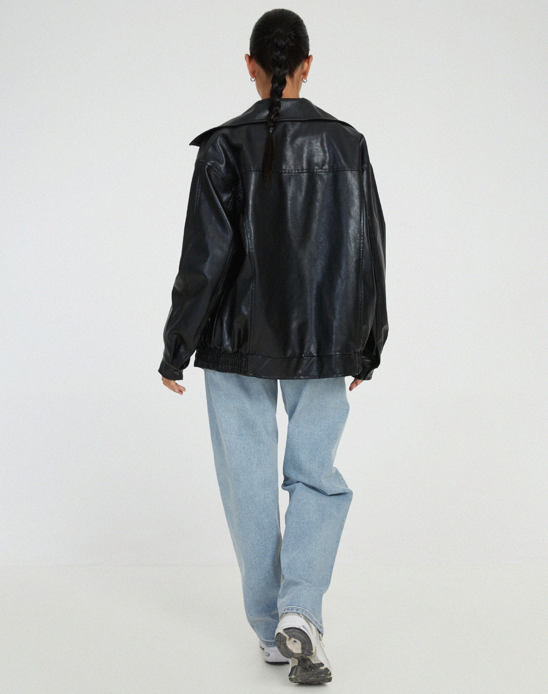 Relaxed fit women's oversized jacket, ideal for casual outings, streetwear, and everyday comfort.