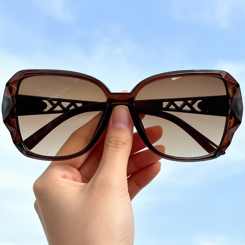 Modern women's oversized square sunglasses. Trendy UV protection eyewear for a chic and glamorous look.