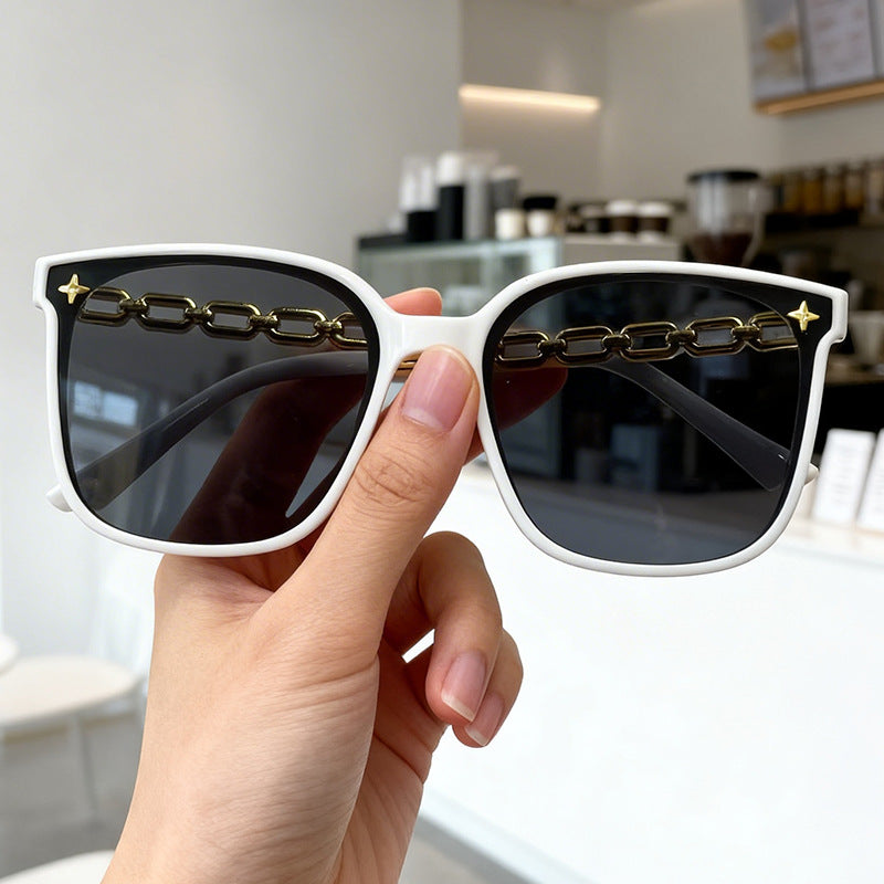 Chic oversized women's sunglasses with polarized lenses, offering full UV protection.
