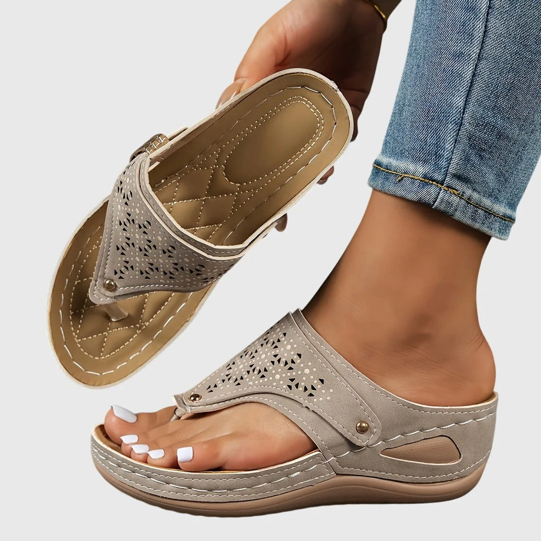 Versatile women's chic platform slip-on sandals, perfect for summer with a comfortable elevated sole.