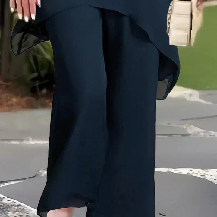 Comfortable women's two-piece set, perfect for relaxed casual wear or elegant loungewear.