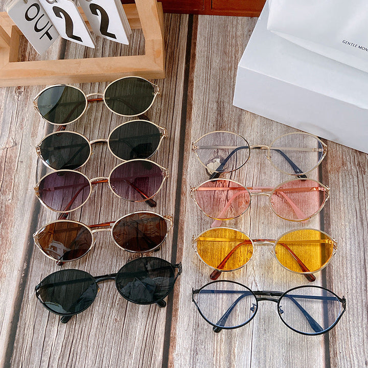 Women's chic round sunglasses with elegant gold accents. Perfect fashion accessory & eye protection.