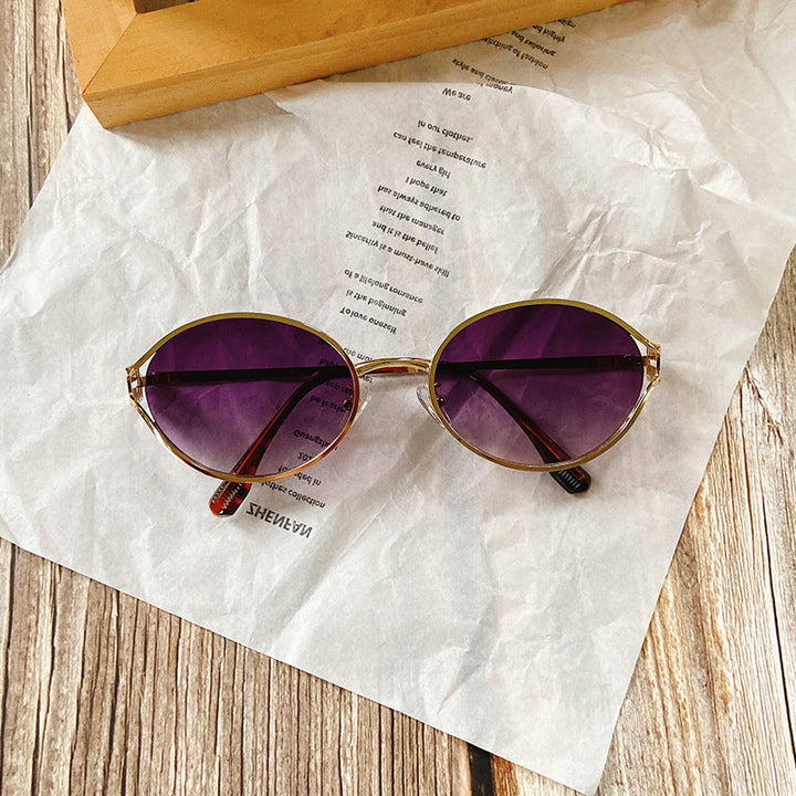 Women's round sunglasses. A versatile accessory with chic design and tasteful gold accents.