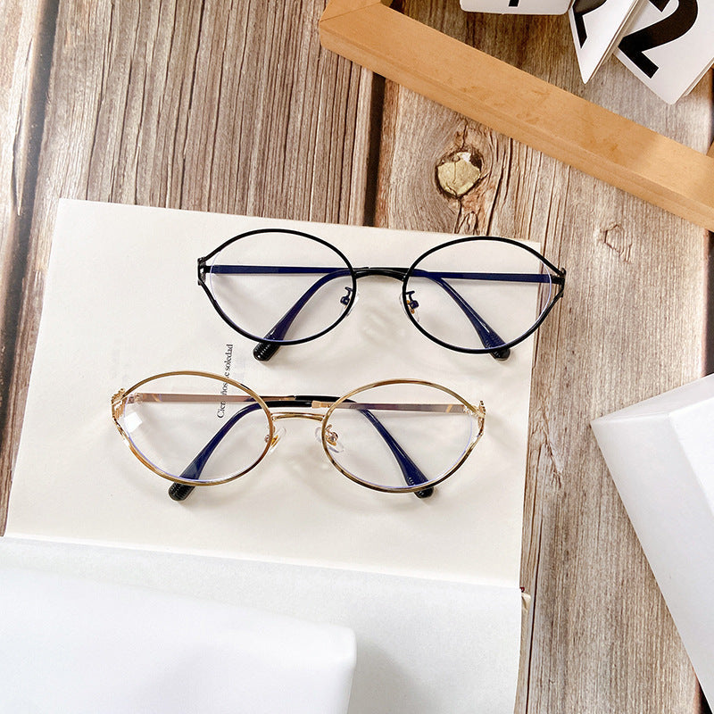 Fashionable women's round sunglasses. Gold accents on frames offer a chic & versatile look.