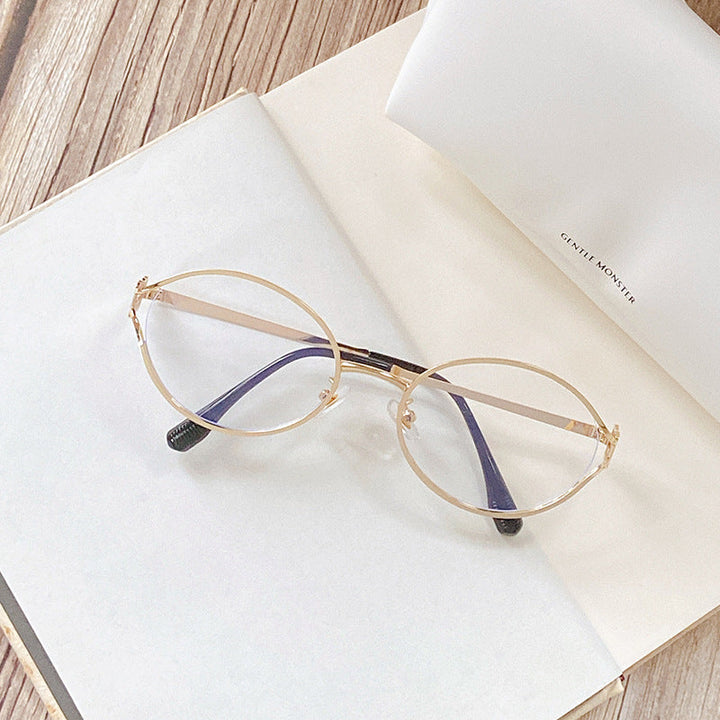 Women's fashion round sunglasses with elegant gold detailing, perfect for a chic accessory.